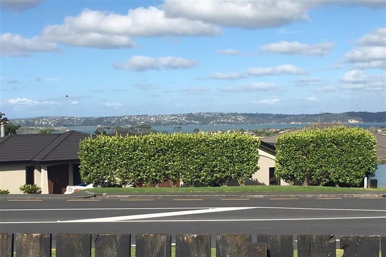 Photo of property in 47 Luckens Road, West Harbour, Auckland, 0618