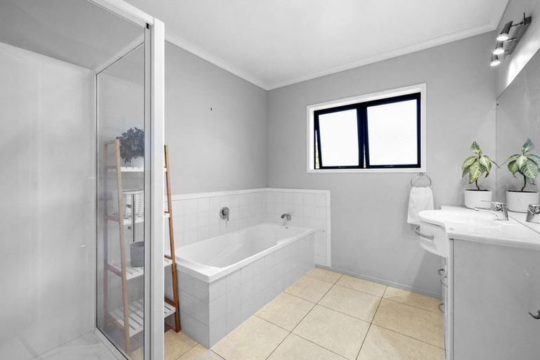 Photo of property in 4 Willow Place, Whalers Gate, New Plymouth, 4310