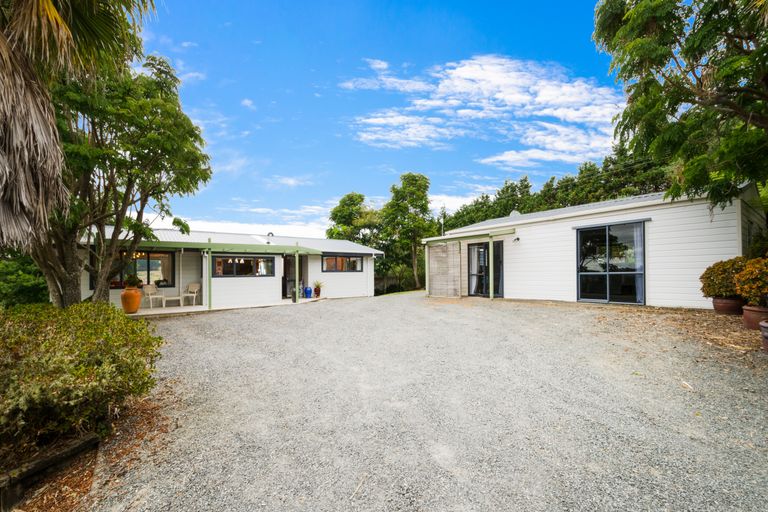 Photo of property in 535 Peak Road, Helensville, 0875