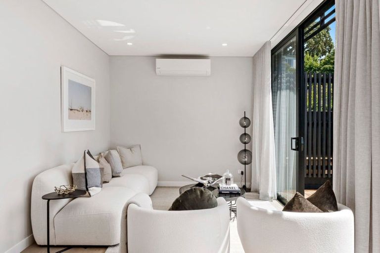 Photo of property in 21a Arahia Street, Northcote, Auckland, 0627