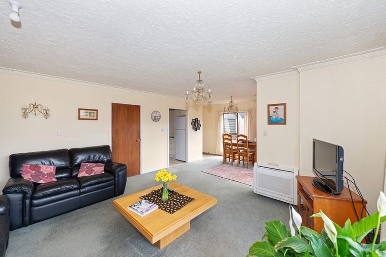 Photo of property in 6 Ostend Place, Avonhead, Christchurch, 8042