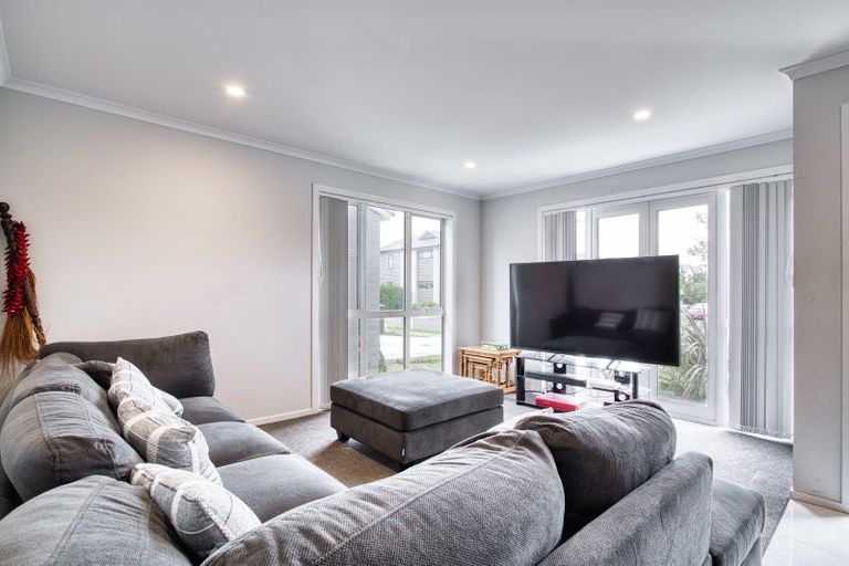 Photo of property in 5 Wairepo Street, Takanini, 2112