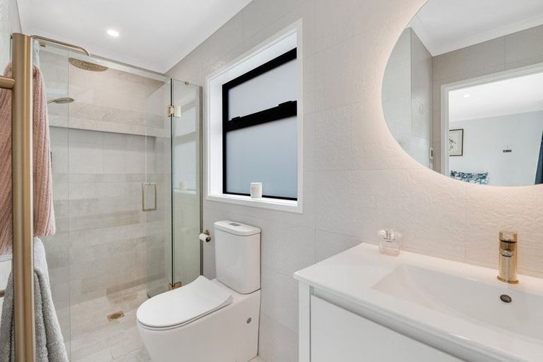 Photo of property in 16a Lillian Place, Orewa, 0931