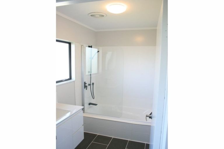 Photo of property in 72 Gallony Avenue, Massey, Auckland, 0614