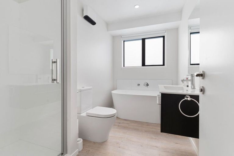 Photo of property in 6 Georgina Beyer Way, Carterton, 5713