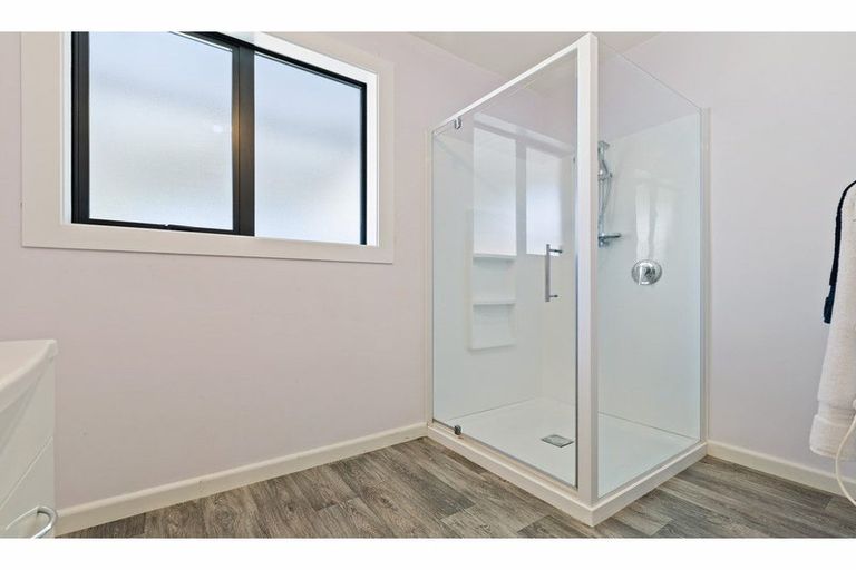 Photo of property in 100 Prestons Road, Redwood, Christchurch, 8051