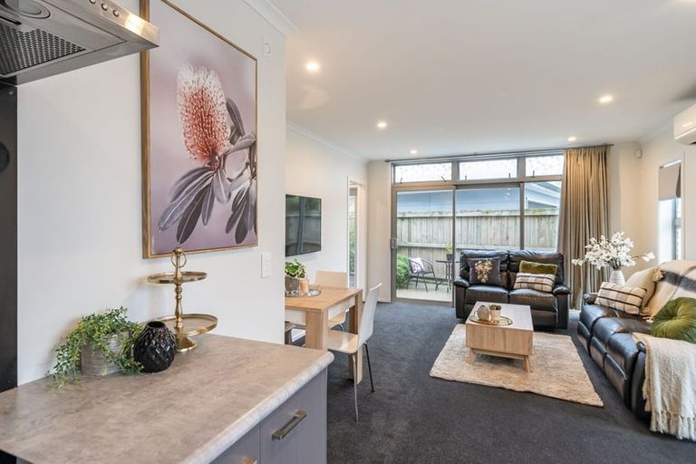 Photo of property in 2 Ronalds Way, Taita, Lower Hutt, 5011