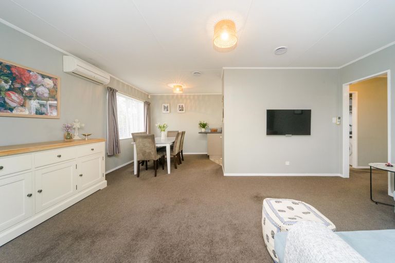 Photo of property in 35 Suzanne Grove, Kelvin Grove, Palmerston North, 4414