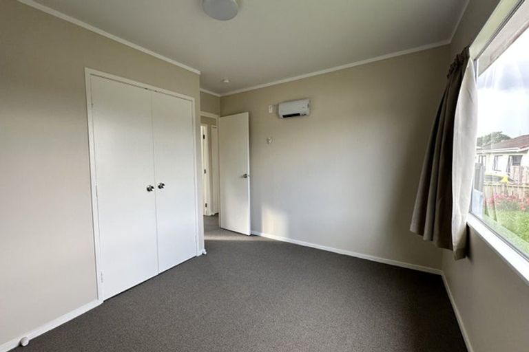 Photo of property in 33 Selak Place, Glen Eden, Auckland, 0602
