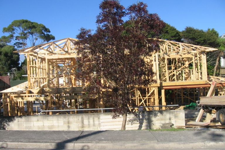 Photo of property in 2/2 Mossop Rise, Glenfield, Auckland, 0629