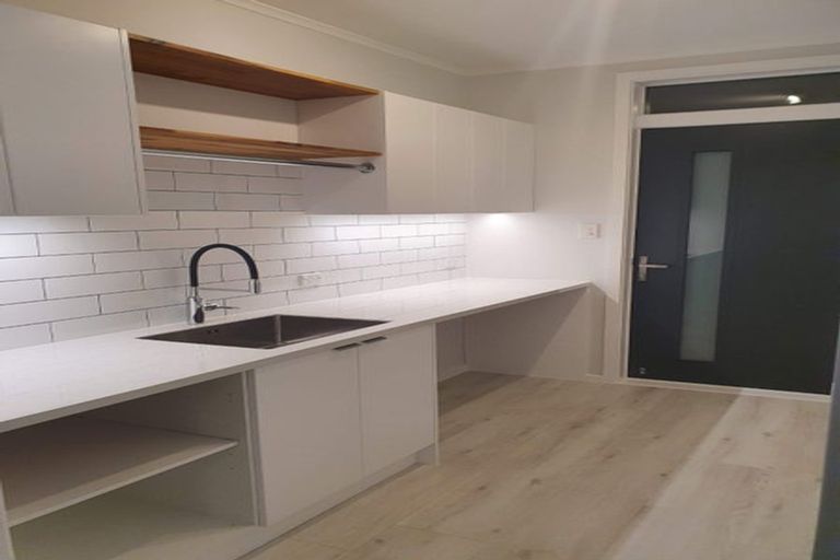 Photo of property in 12 Vista Crescent, Maoribank, Upper Hutt, 5018