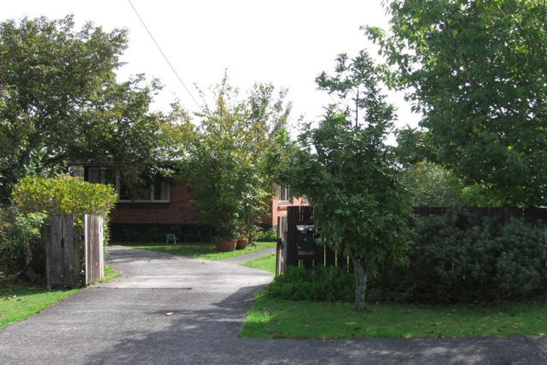 Photo of property in 4 Rowan Terrace, Te Atatu South, Auckland, 0610