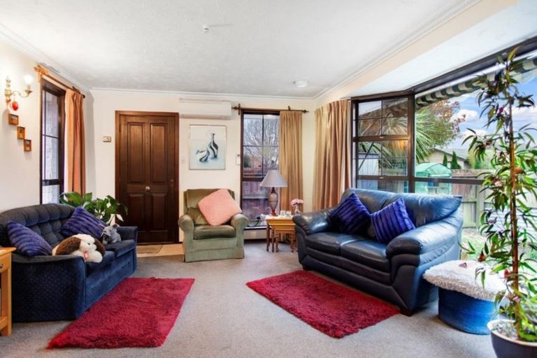 Photo of property in 37 Karnak Crescent, Russley, Christchurch, 8042