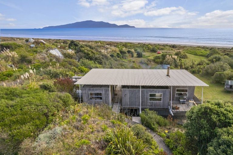 Photo of property in 64 Paetawa Road, Peka Peka, Waikanae, 5391