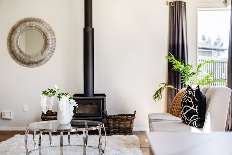 Photo of property in 6 Forest Hill Road, Henderson, Auckland, 0612