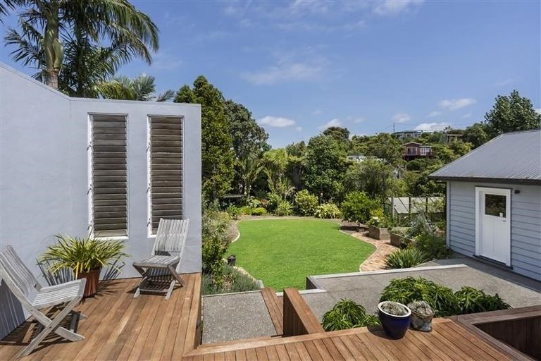 Photo of property in 18 Marie Avenue, Red Beach, 0932