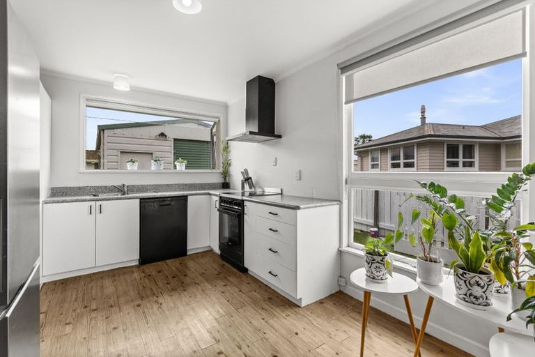 Photo of property in 32 Skerrett Crescent, Tamatea, Napier, 4112
