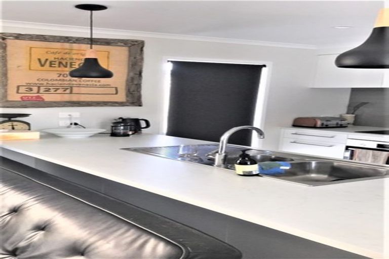 Photo of property in 310a Lakes Boulevard, Pyes Pa, Tauranga, 3112