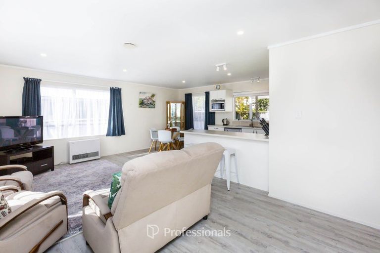 Photo of property in 17 Beryl Grove, Birchville, Upper Hutt, 5018