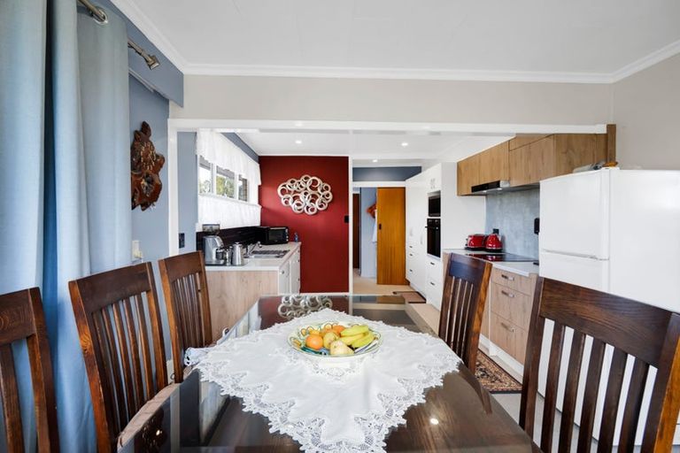 Photo of property in 40 Nevada Drive, Merrilands, New Plymouth, 4312