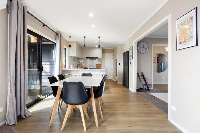 Photo of property in 5 Ruske Place, Grandview Heights, Hamilton, 3200