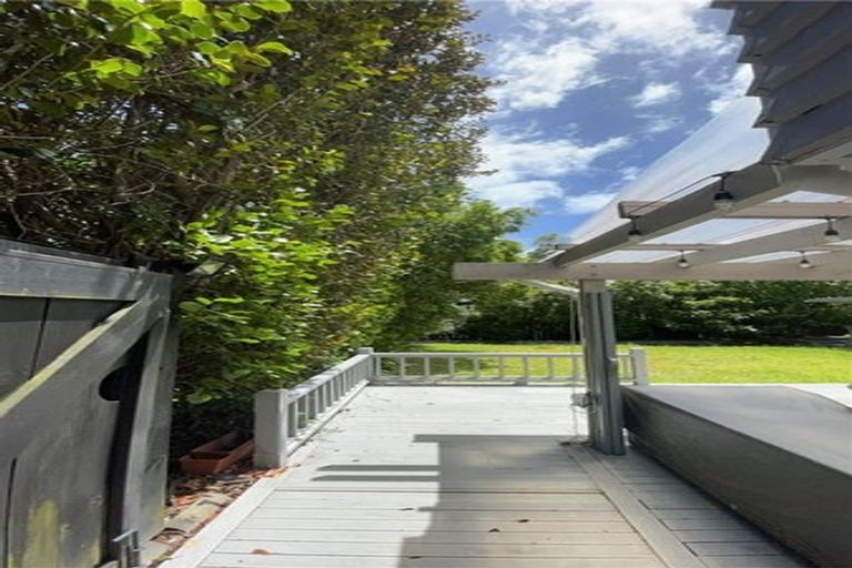 Photo of property in 17 Trafalgar Road, Milford, Auckland, 0620
