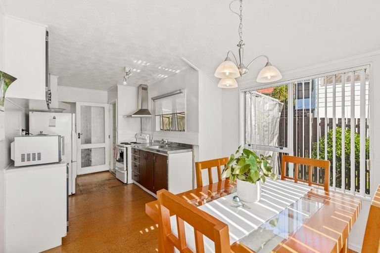 Photo of property in 26 Beauchamp Drive, Massey, Auckland, 0614