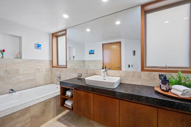 Photo of property in 2/114 Aberdeen Road, Campbells Bay, Auckland, 0620
