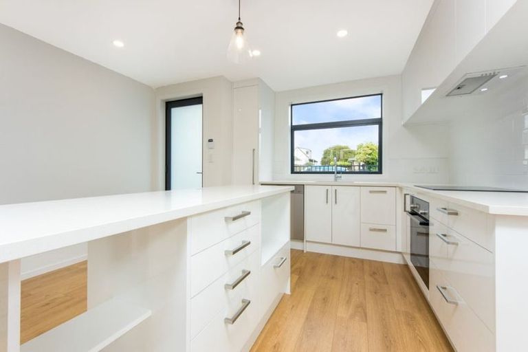 Photo of property in 6 Mokopiko Court, Beach Haven, Auckland, 0626