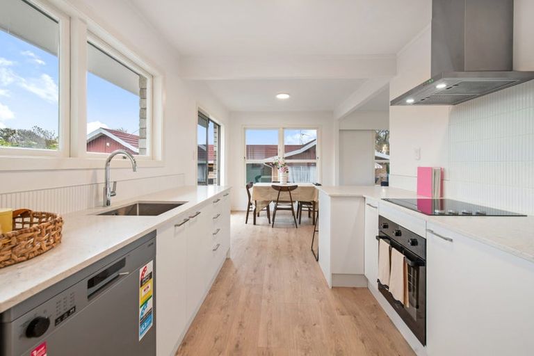 Photo of property in 42 Ray Small Drive, Pahurehure, Papakura, 2113