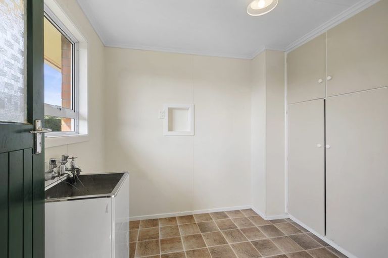 Photo of property in 11 Cumberland Street, Merrilands, New Plymouth, 4312