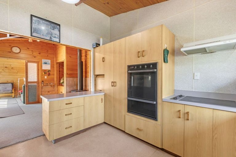 Photo of property in 17 Huia Street, Waikawa, Picton, 7220