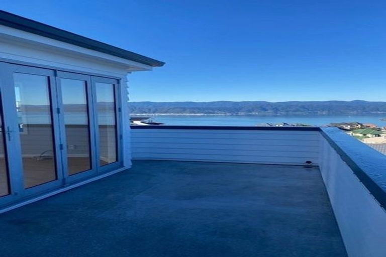 Photo of property in 12 Sunhaven Drive, Newlands, Wellington, 6037