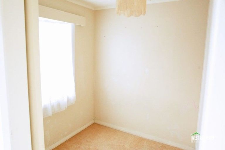 Photo of property in 1 Imperial Place, Henderson, Auckland, 0612