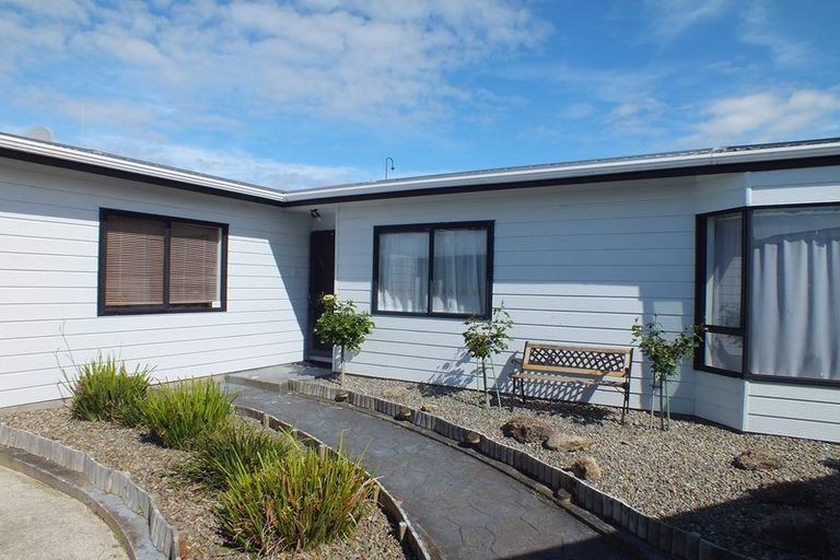 Photo of property in 87 Hillcrest Drive, Kelvin Grove, Palmerston North, 4414