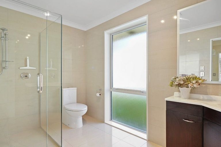 Photo of property in 18 Saint Andrews Hill Road, Mount Pleasant, Christchurch, 8081