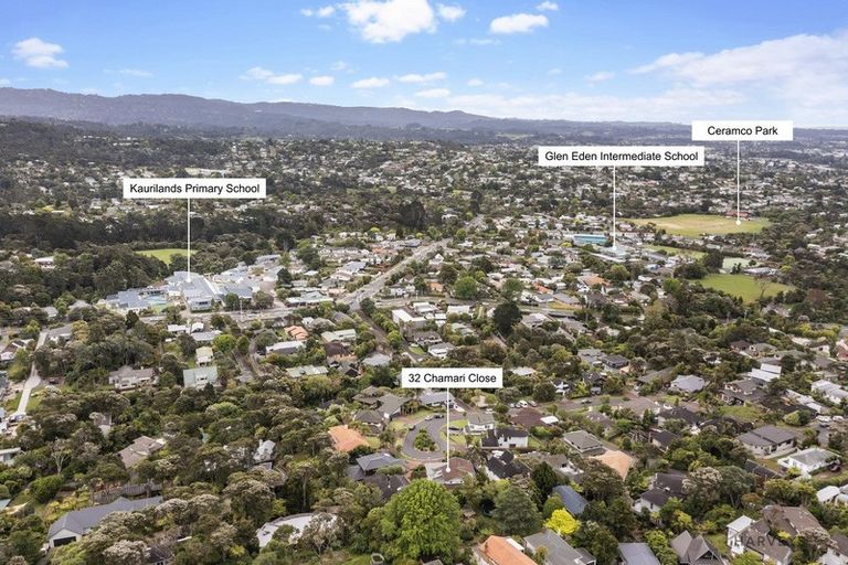 Photo of property in 32 Chamari Close, Titirangi, Auckland, 0604