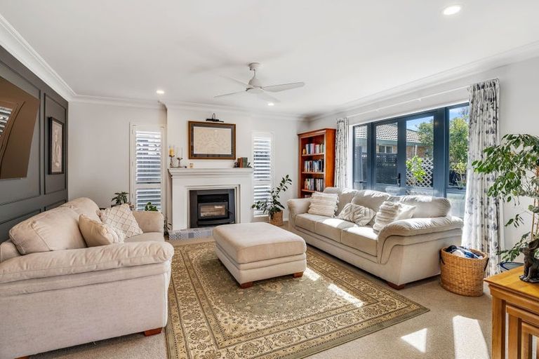Photo of property in 3 San Ambrosio Rise, Henderson, Auckland, 0612