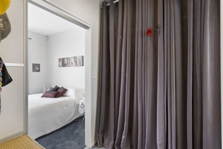 Photo of property in 14a Holiday Road, Stanmore Bay, Whangaparaoa, 0932