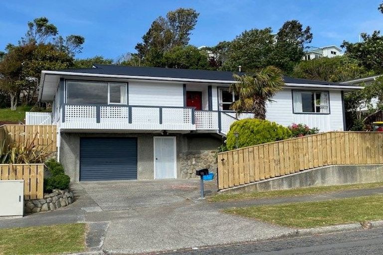 Photo of property in 16 Waipounamu Drive, Kelson, Lower Hutt, 5010