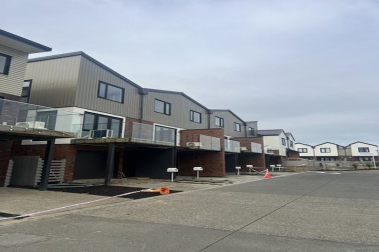 Photo of property in 14 Te Puketoka Lane, Mangere, 2022