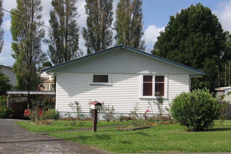 Photo of property in 16 Sarona Avenue, Glen Eden, Auckland, 0602