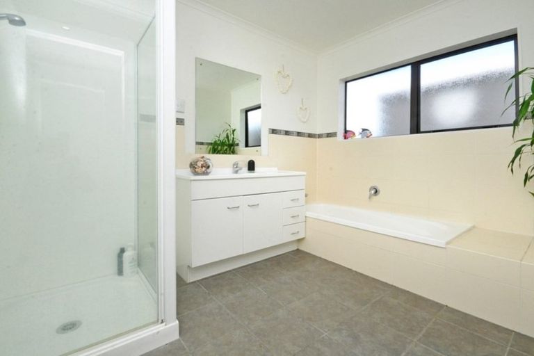 Photo of property in 7 Mandalay Place, Waiuku, 2123
