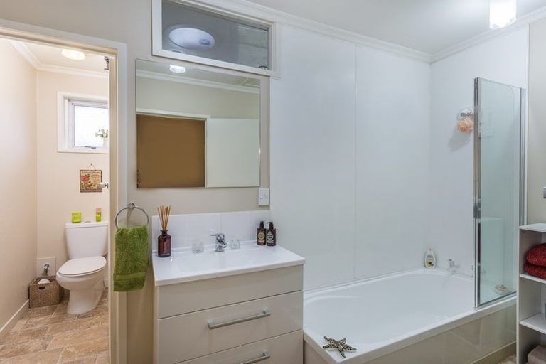 Photo of property in 2 Colwill Road, Massey, Auckland, 0614