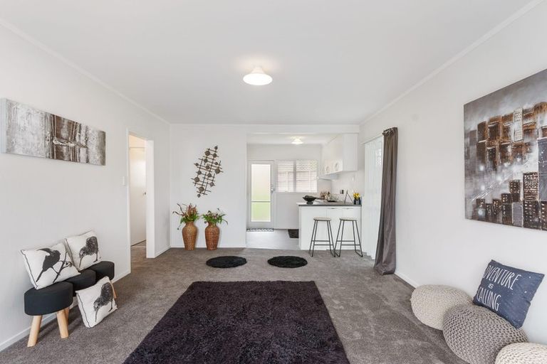 Photo of property in 1/38 Edmonton Road, Henderson, Auckland, 0612