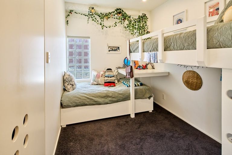 Photo of property in Tennyson Apartments, 11/25 Tennyson Street, Te Aro, Wellington, 6011