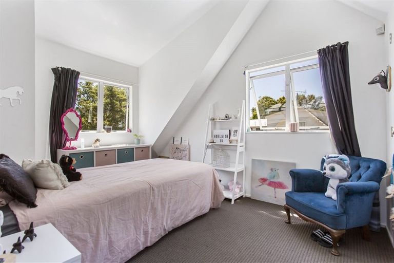 Photo of property in 30 Forest Hill Road, Henderson, Auckland, 0612