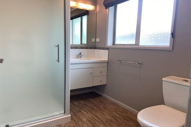 Photo of property in 4 Montrose Place, Highlands Park, New Plymouth, 4312