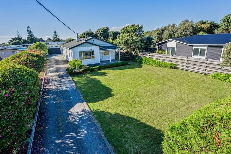 Photo of property in 8 Manuka Street, Otaki Beach, Otaki, 5512