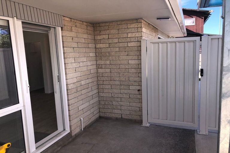 Photo of property in 1/7 Tulloch Place, Conifer Grove, Takanini, 2112